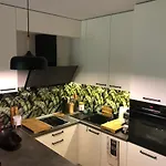 Sea Garden Apartment *
