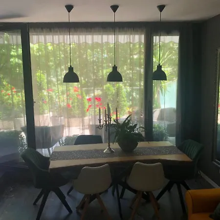 Sea Garden דירה וארנה